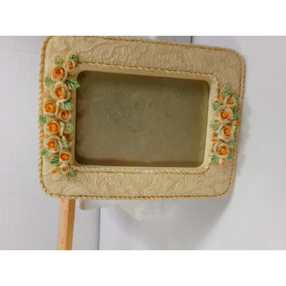 Vintage‎ Russ Berrie Victorian Lace Picture Frame Peach Resin Yellow Rose Flawed